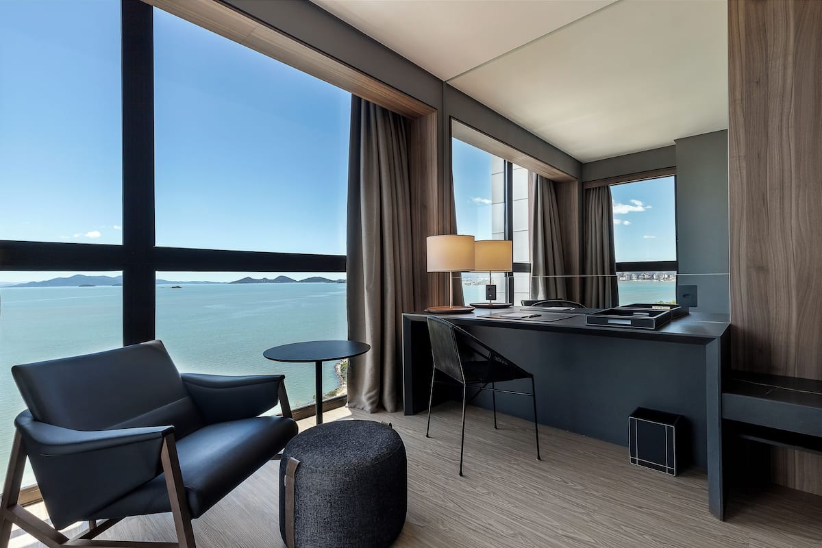 Luxo Frente Mar | Premium bedding, pillow-top beds, minibar, in-room safe
