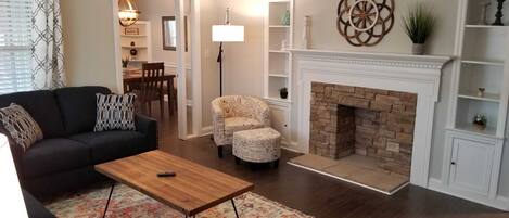 Télévision, lecteur de DVD, espaces bureaux