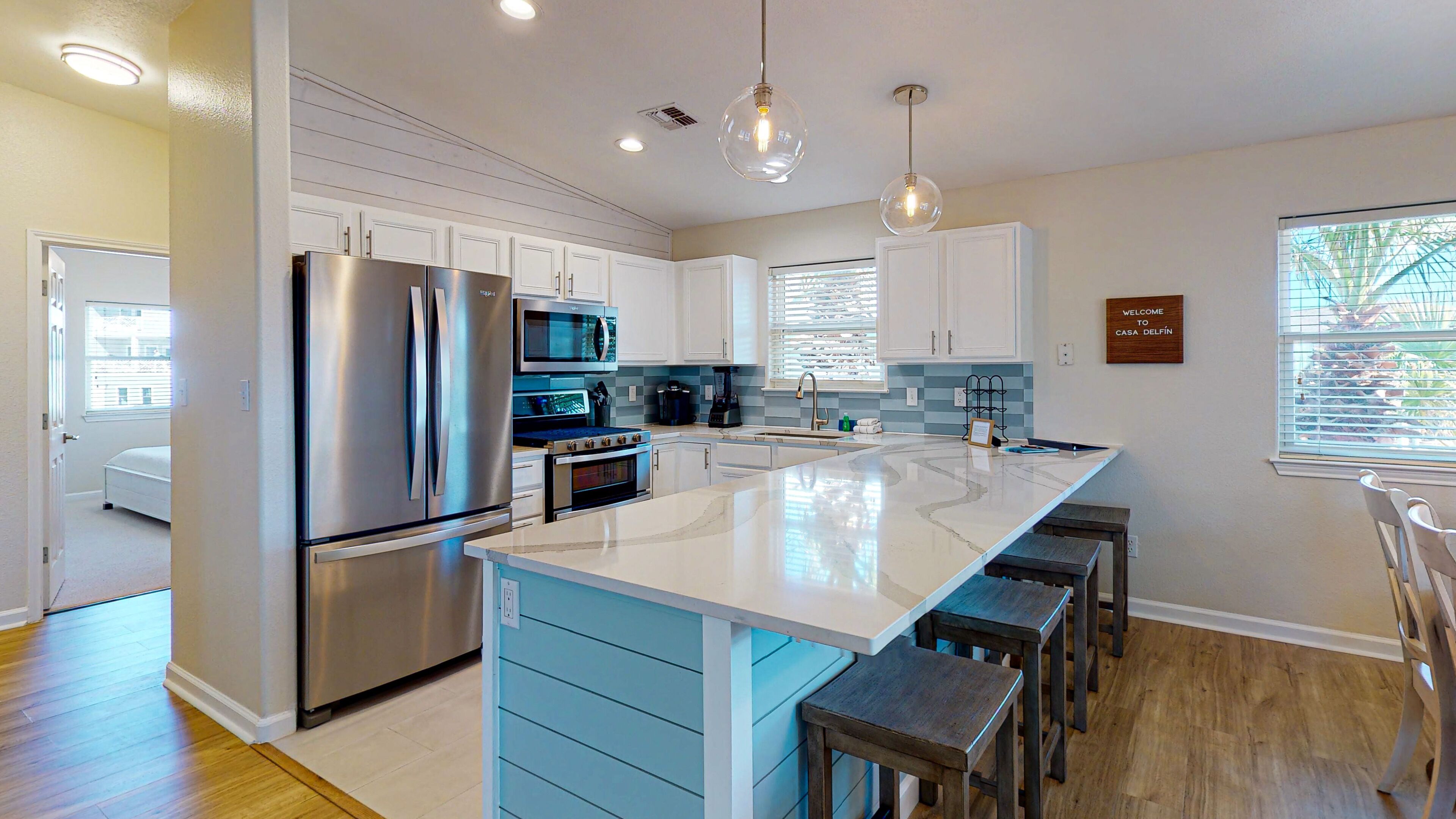 Kjøleskap, mikrobølgeovn, ovn og oppvaskmaskin