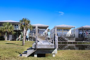 Exterior - Large Garage for Boat, Shared Pool, Pet Friendly, Golf Cart Access (Port Aransas)