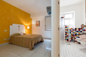 1 bedroom, bed sheets