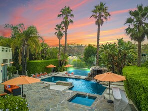 Een verwarmd zwembad