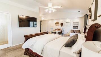 1 bedroom, desk, iron/ironing board, WiFi