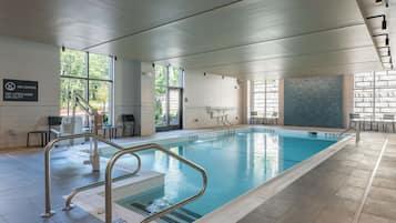 Indoor pool, sun loungers