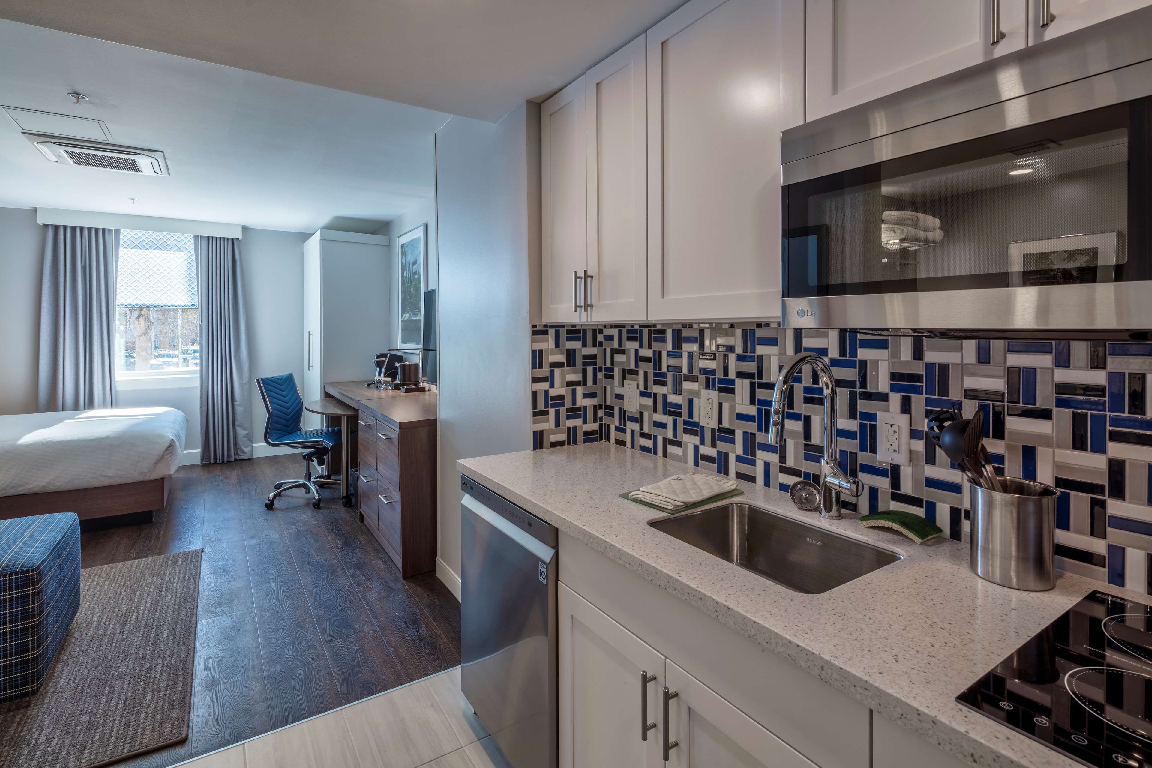 1 bedroom, premium bedding, pillow-top beds, in-room safe