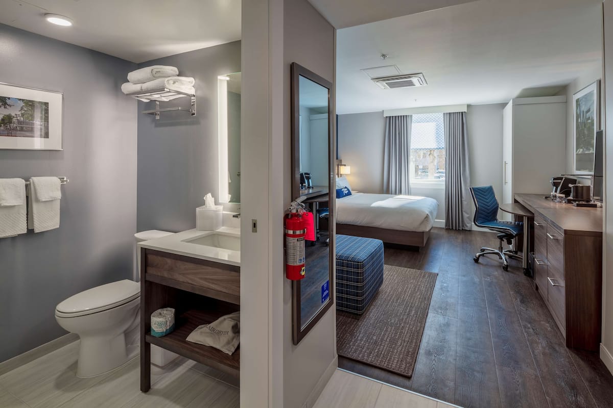 1 bedroom, premium bedding, pillow-top beds, in-room safe