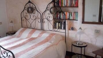 3 habitaciones, tabla de planchar con plancha, wifi y ropa de cama