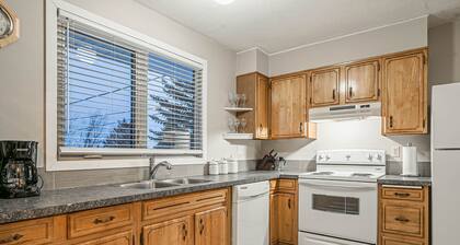 Entire house, 6 BR/3BA, All Queen Beds, Central location