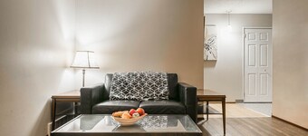 Entire house, 6 BR/3BA, All Queen Beds, Central location 