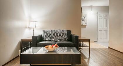 Entire house, 6 BR/3BA, All Queen Beds, Central location