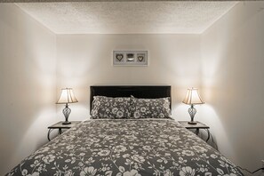 6 bedrooms, iron/ironing board, travel cot, free WiFi