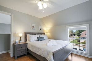 3 bedrooms, desk, iron/ironing board, travel cot