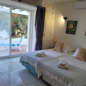 3 bedrooms, iron/ironing board, WiFi, bed sheets