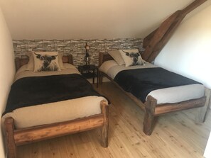 5 bedrooms, iron/ironing board, bed sheets