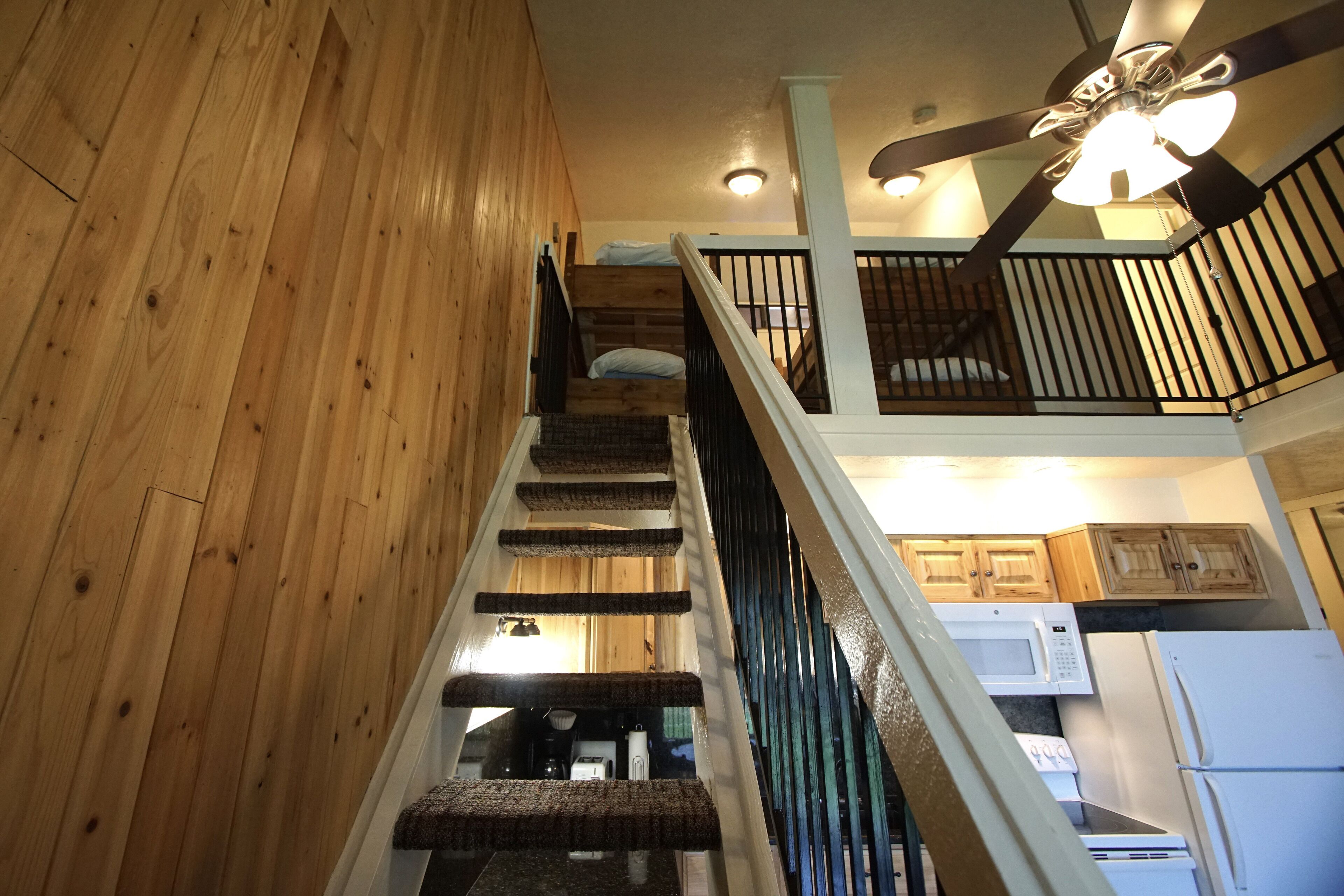 Loft, 1 kamar tidur | Area keluarga | Televisi layar datar 20-inci dengan saluran TV kabel dan TV