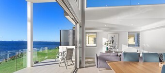Baydream on the Beach - With Breathtaking Water Views