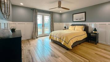 5 bedrooms, desk, iron/ironing board, travel crib