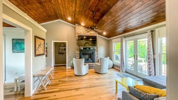 Smart TV, fireplace, table tennis