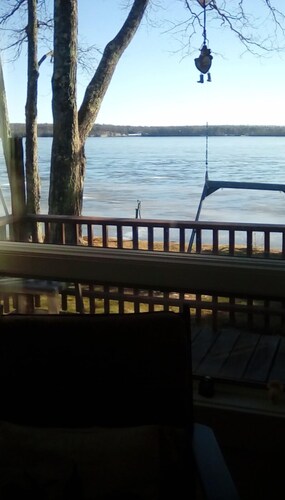 Perfect for summer right on twin lake 4 bedroom 2 full bath home 