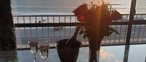 Departamento (3 Bedrooms) | Área de sala de estar | Televisión de pantalla plana de 32 pulgadas con canales vía satélite