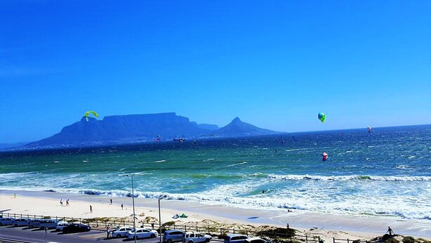 A beach with a clear view of the ocean and mountains in the background. - Witsand 401 by CTHA (Cape Town)