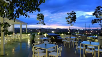 Tempat makan outdoor
