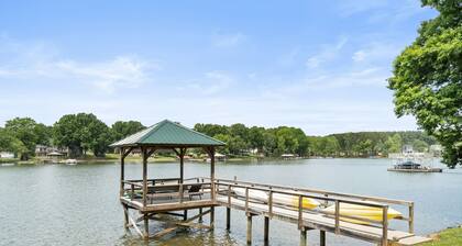A quaint and cozy lakefront getaway. Pet friendly and boat slip provided.