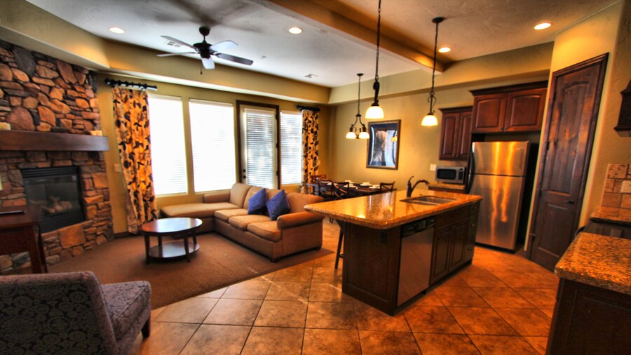 Canyon Villas at Coral Ridge