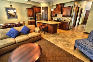 Living area - Canyon Villas at Coral Ridge (Washington)