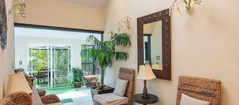The Pilot House Boutique Suite #2 Rock Sound