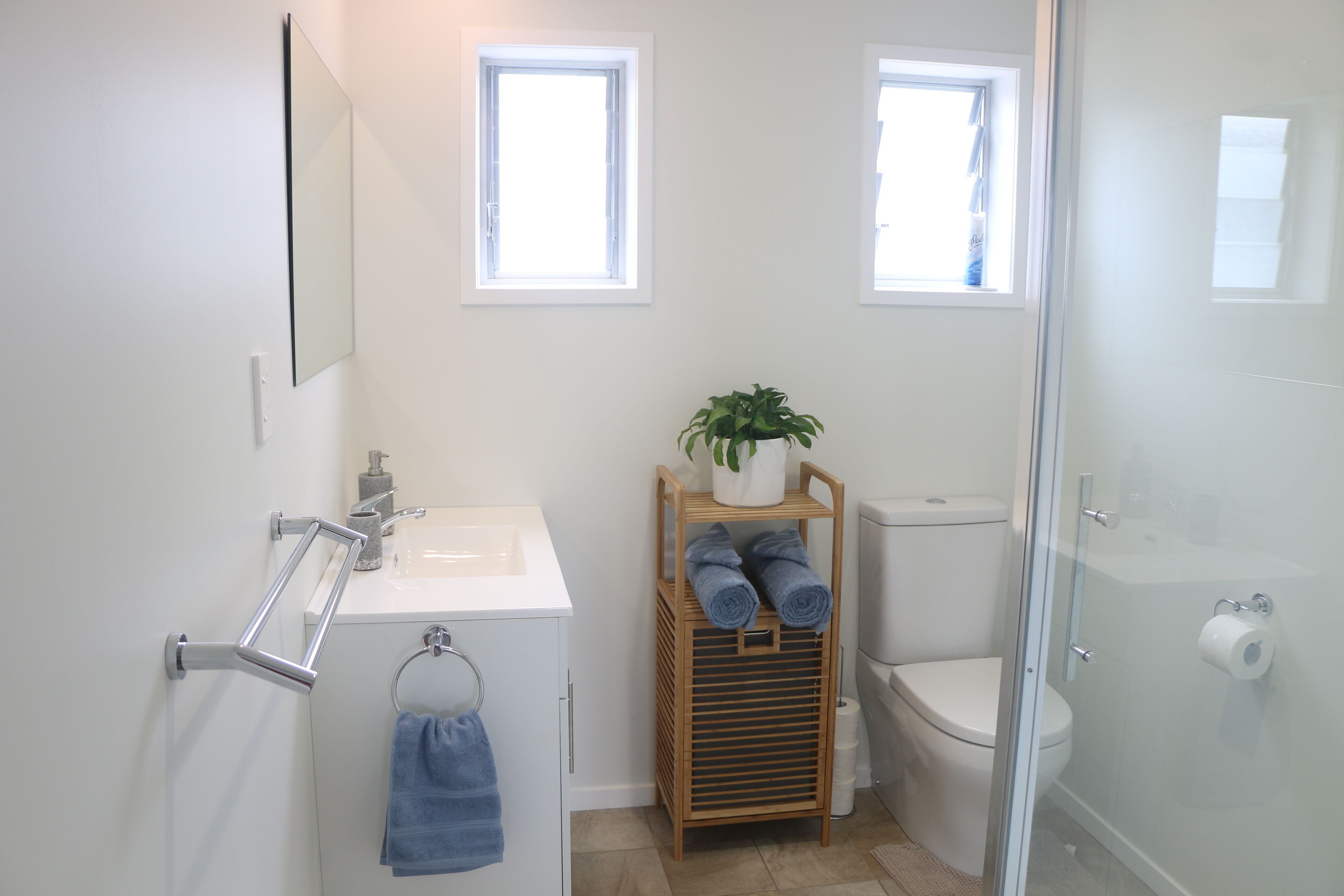 Dusj, håndklær, såpe og sjampo