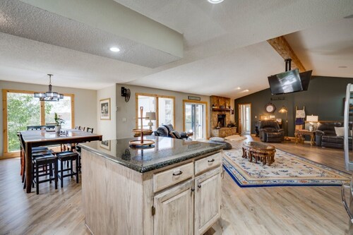 Private pool vacation home, spa, game rooms, HOA boat slip.