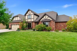 House, Multiple Beds (4201 Picadilly Dr.*) | Property entrance
