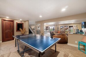 Huis, Meerdere bedden (4201 Picadilly Dr.*) | Spelletjeskamer