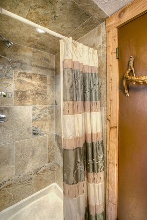 Combined shower/bathtub, hair dryer, towels, soap