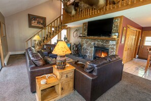 Smart-TV, Kamin, DVD-Player, Bücher