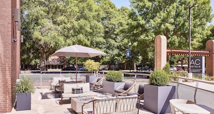 AC Hotel by Marriott Columbus Downtown