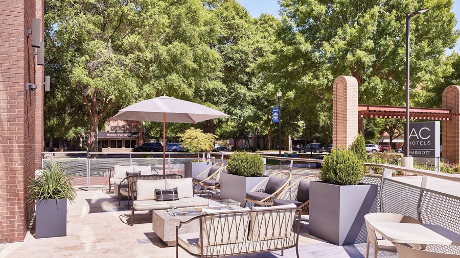 AC Hotel by Marriott Columbus Downtown