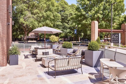 AC Hotel by Marriott Columbus Downtown