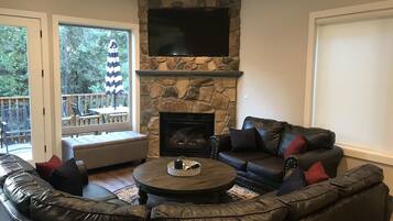 Smart TV, fireplace, video games, ping pong