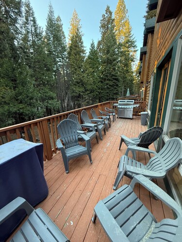 GG’s Chalet is a 6-bedroom, 4-bath retreat - pool table and perfect for groups.