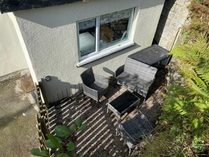 Terrace/patio - Eryri /Snowdonia. 3 Bed. Zipworld,hiking,walking,dogs welcome. Short breaks.  (Blaenau Ffestiniog)