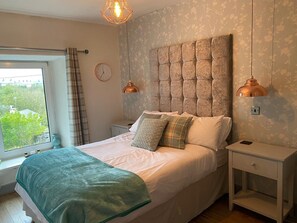 Room - Eryri /Snowdonia. 3 Bed. Zipworld,hiking,walking,dogs welcome. Short breaks.  (Blaenau Ffestiniog)