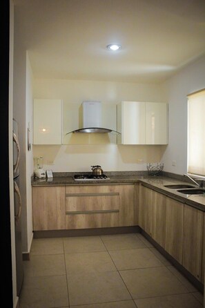 Fridge, microwave, coffee/tea maker, blender - Vacacional Rent in Mazatlan. (Mazatlán)