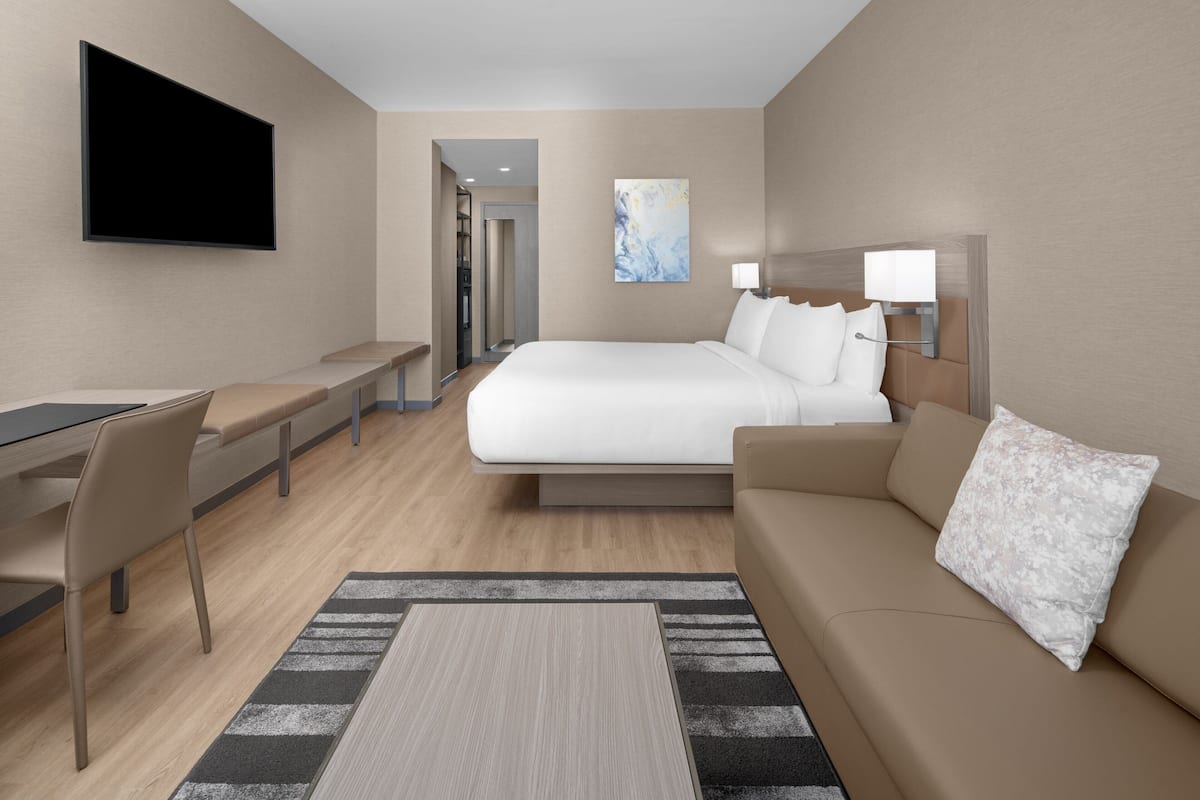 Hypo-allergenic bedding, in-room safe, desk, laptop workspace