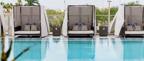 Outdoor pool, free pool cabanas, pool loungers