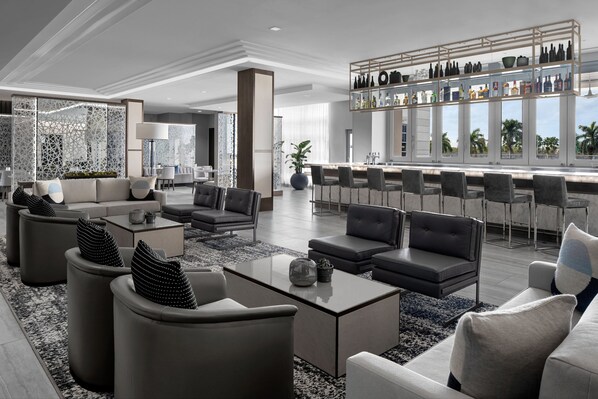 Poolside views, open daily - AC Hotel by Marriott Miami Dadeland (Miami)