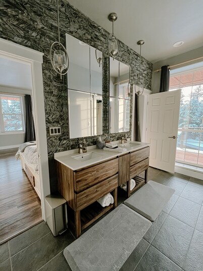 Alyeska Views - 4 bdr. 2.5 bath 