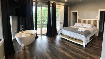 4 bedrooms, iron/ironing board, travel crib, free WiFi