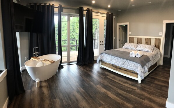 4 habitaciones, tabla de planchar con plancha y cuna de viaje 